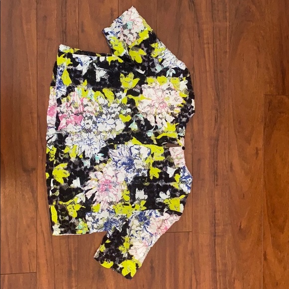 Floral Top - Picture 2 of 3